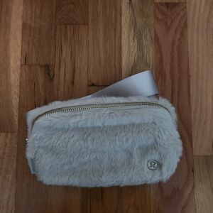 NWT Lululemon Belt Bag Natural/Gold Plush Fleece
